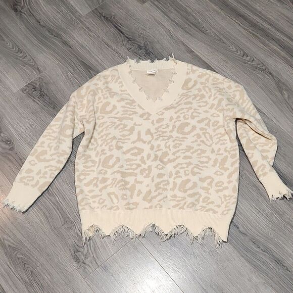 Main Strip Frayed Leopard Vneck Sweater - Picture 1 of 6